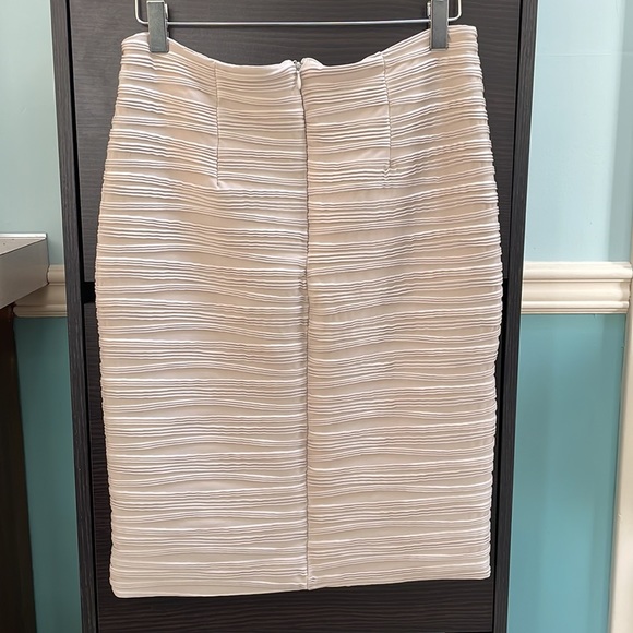 Cute H&M skirt, only worn once. - Picture 2 of 3